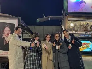 Lee Byung Hun, wife Lee Min Jeon's straightforward "support"... "Snack car" with initials connected with a heart as a gift