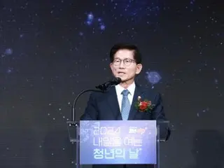 South Korea's Minister of Labor comments on President Yoon's declaration of martial law: "President Yoon is facing such difficulties that he has had to declare martial law"