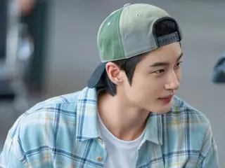 Byeon WooSeok, refreshing visual... natural charm with a cap worn backwards and glasses