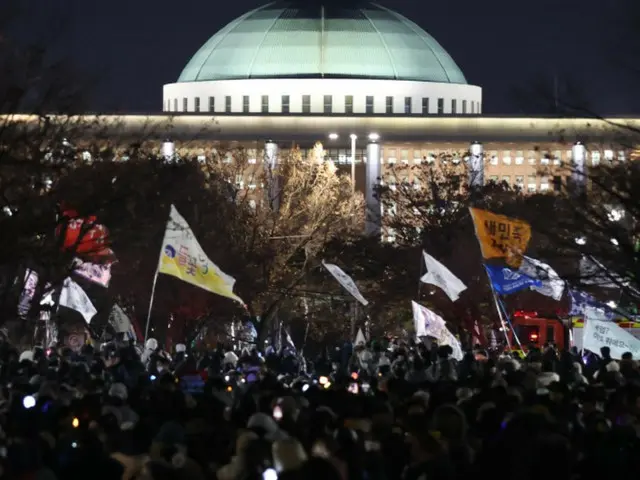 Ko A Sung, Go Min Si, Ko Hyun Jung and other stars attend candlelight vigils