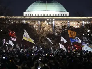 Ko A Sung, Go Min Si, Ko Hyun Jung and other stars attend candlelight vigils