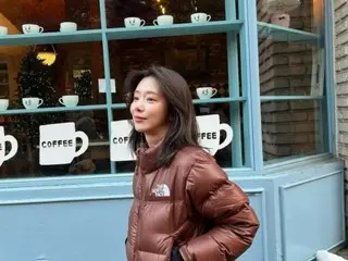 Lee Ju Bin looks like a goddess while walking around the neighborhood