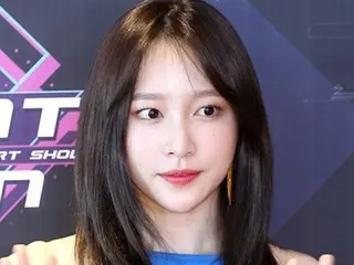 Is this the aftermath of her postponed marriage to her psychiatrist boyfriend? EXID's HANI sheds tears after singing a congratulatory song at a friend's wedding.