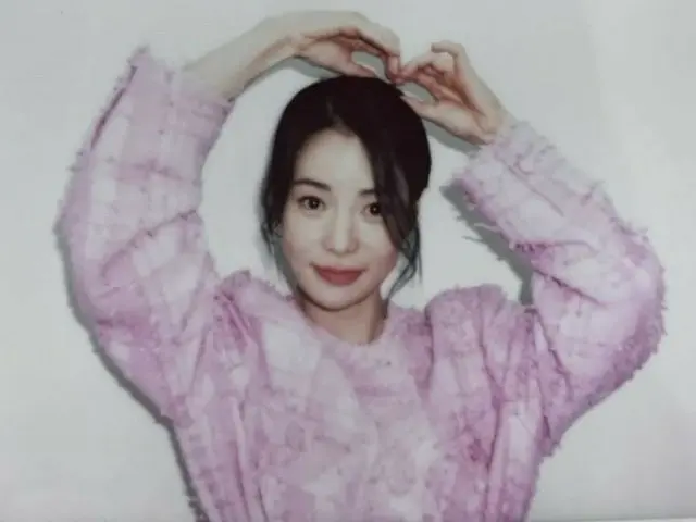 Actress Lim Jiyeon is adorable even in her awkward ribbon heart... Her visuals are thrilling