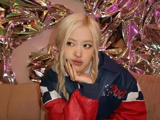 BLACKPINK's ROSE visits ROSE pop-up in New York... adorable twin-tail charm