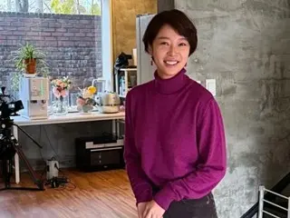 Hwang Jung Eum, smiling after divorce? Chic knit fashion and a heartwarming look even from afar