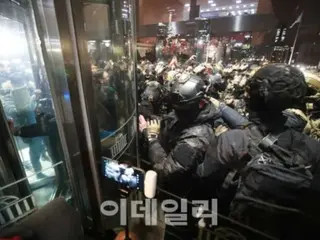 Police confirm 1,500 soldiers mobilized for emergency martial law... Survey of 43 active military personnel (South Korea)