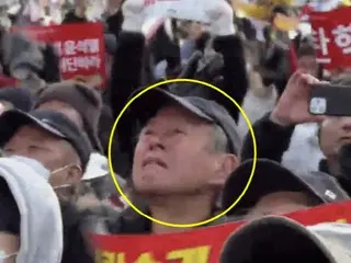 South Korean man in his 70s sheds tears over Yoon's impeachment vote... "So happy" to BBC