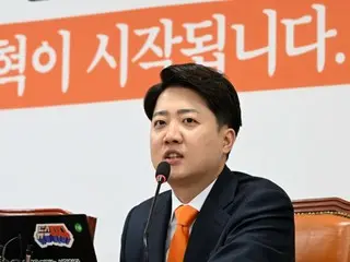 Lee Jun-seok, a lawmaker from the New Reform Party, told Han Dong-hoon, former head of the People's Power Party, "If you keep your determination in politics, maybe we can meet someday" (Korea)