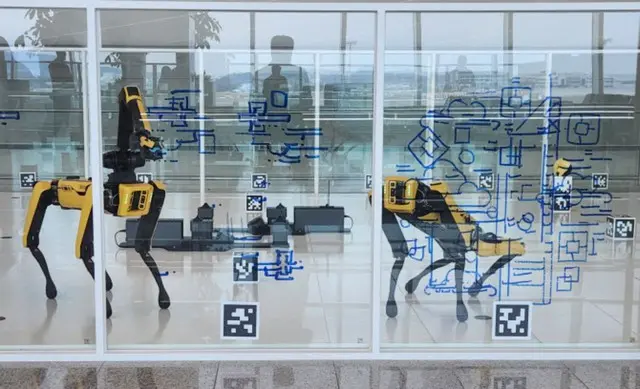 仁川空港、来年6月までロボットが描く絵を展示＝韓国