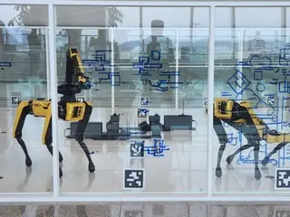 Robot-drawn pictures on display at Incheon Airport until June next year (South Korea)