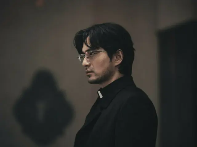 Lee Jin-wook plays a priest who opposes exorcism in the movie "Black Nuns"... clashes with Song Hye Kyo and Choi Yeo-bin