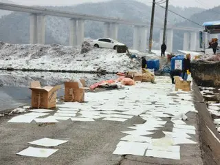 Tanker truck "slips" on snowy road... "10,000 liters of gasoline" spills out = South Korea