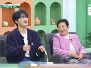 Jaejung appears on talk show "Morning Plaza" with his mother... Introducing his large family of over 30 people