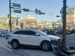 Disaster on the way to school on Christmas Eve... "I kept pressing the accelerator" = Korea