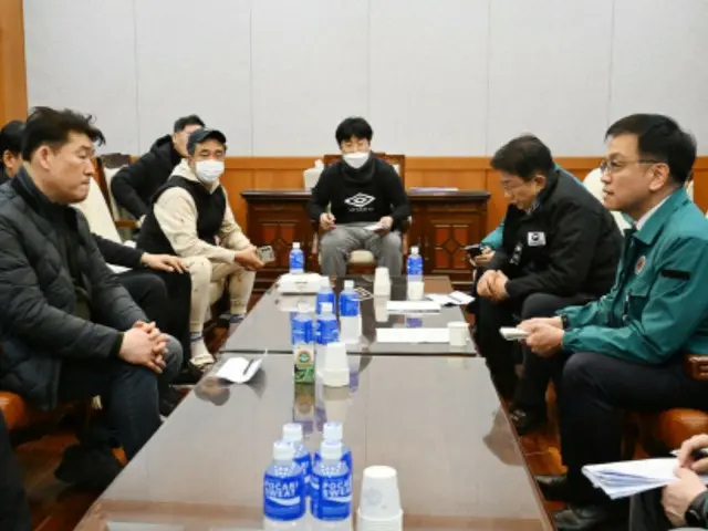 Acting Prime Minister Choi meets with bereaved families and expresses support following the passenger plane crash at Muan Airport in South Korea