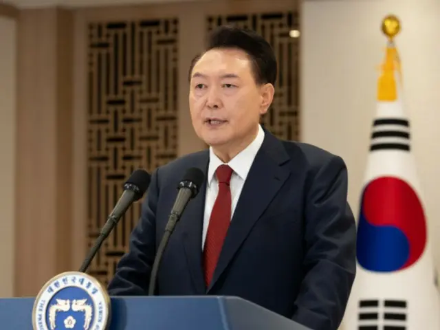 President Yoon tells supporters in front of his residence, "We will fight together until the end" - South Korea