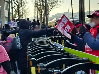 "Arrest the mastermind of the rebellion" vs. "Protect the president" = Imminent conflict around the presidential palace = South Korea