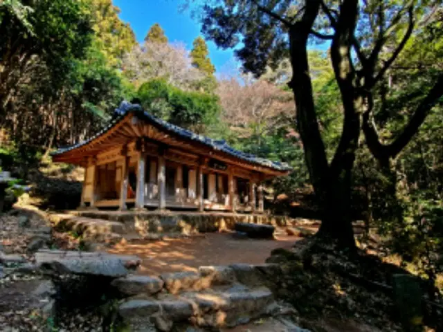 Baeknyeonsa Temple and exiled Jeong Yak-yong's thatched hall to be designated as scenic spots (South Korea)