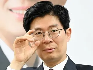 South Korean ruling party lawmakers: "Lee Jae-myung and Cho Kuk are being investigated without detention" and "Why is the president being investigated with detention?"