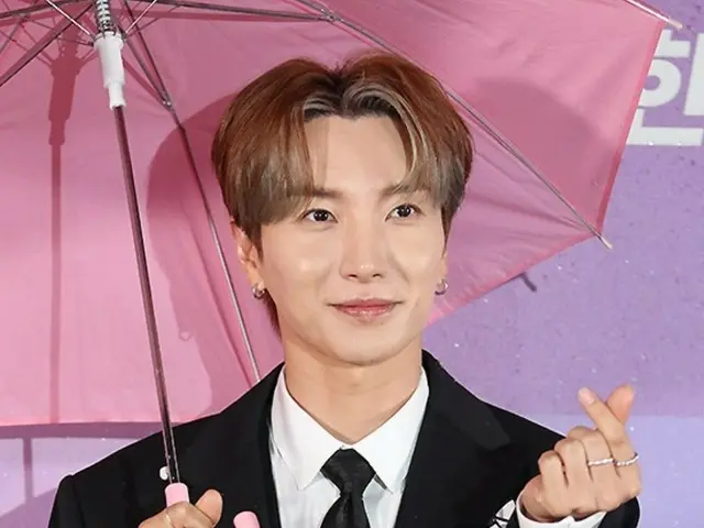 SUPER JUNIOR's ITEUK explains why he reused costumes from SM concerts... "Making the clothes alone costs millions of won... It's a waste to wear them only once"