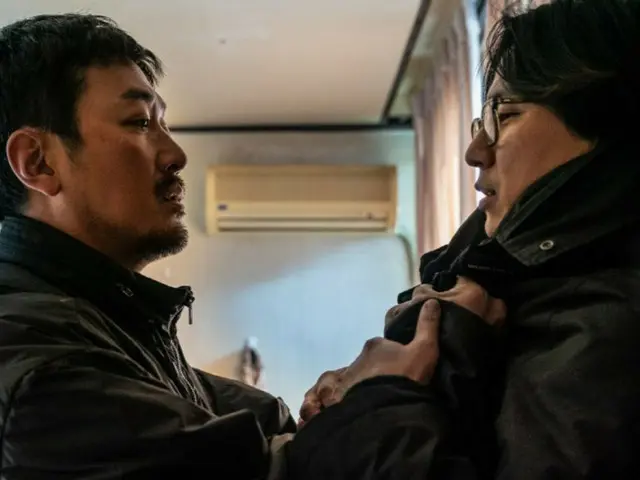 Ha Jung Woo and Kim Nam Gil in the movie "Broken"... a showdown between the two actors' auras "like oil and water"