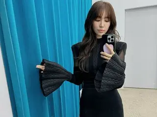 Actress Yoon Eun Hye shows off her beauty in a backless dress