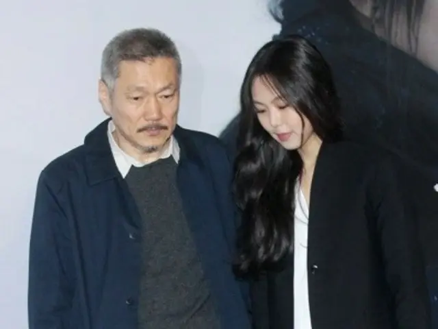 Is it because he's obsessed with actress Kim Min Hee? Director Hong Sang Soo didn't attend his daughter's wedding... he didn't even give a gift