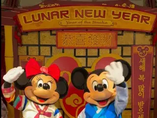 Chinese netizens react to Mickey Mouse wearing Hanbok at Disneyland in the US... Why?