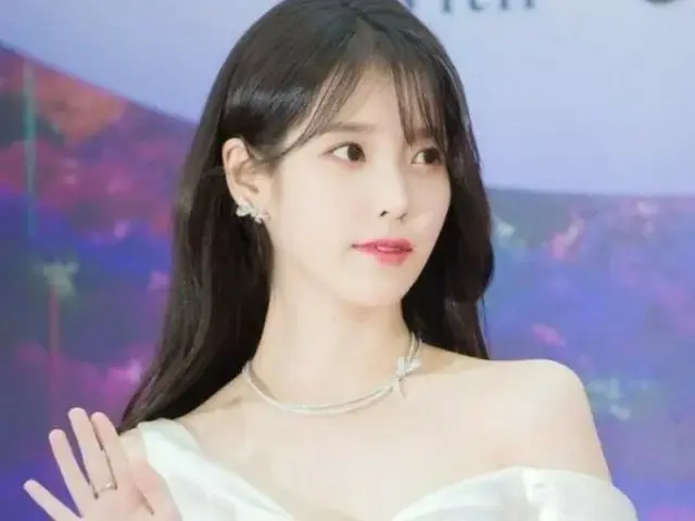 IU shows off her diverse beauty, from graceful hanbok to lovely casual fashion...