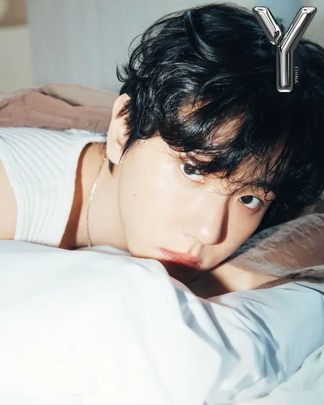 「EXO」BAEKHYUN、グラビア＆インタビュー公開…“いつも待たせるだけみたいで、ファンに申し訳ない気持ち”01