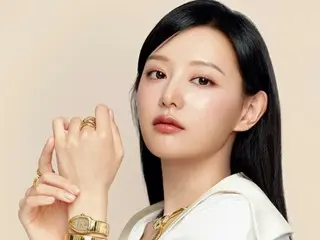 Kim Ji Woo, star of the TV series "Queen of Tears," has the visual to rule the kingdom? She shines beautifully in gold snake accessories