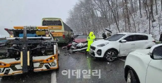 「大雪」に全国航空機・旅客船欠航、交通事故相次ぐ＝韓国