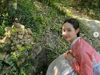 Yeonwoo (former MOMOLAND), elegant beauty in hanbok... showing off pure beauty