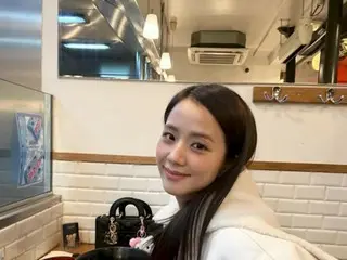 BLACKPINK's JISOO enjoys udon in Paris... Will her adorable everyday shots melt fans' hearts?