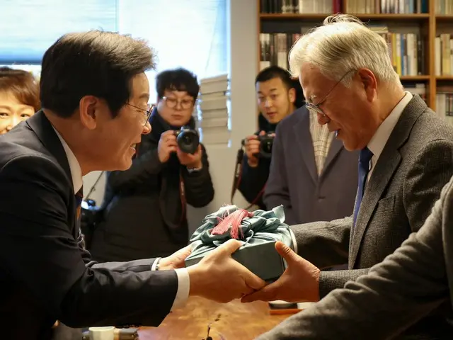 Former President Moon Jae-in meets with Chairman Lee Jae-myung... "'Integration and inclusion' are important for the party" = South Korea