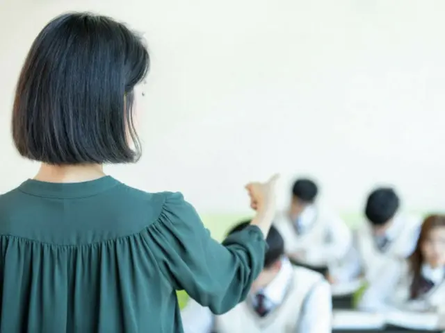 A middle school student who made sexual remarks to a female teacher complained about the "three hours of service" and ended up in a commotion = South Korea