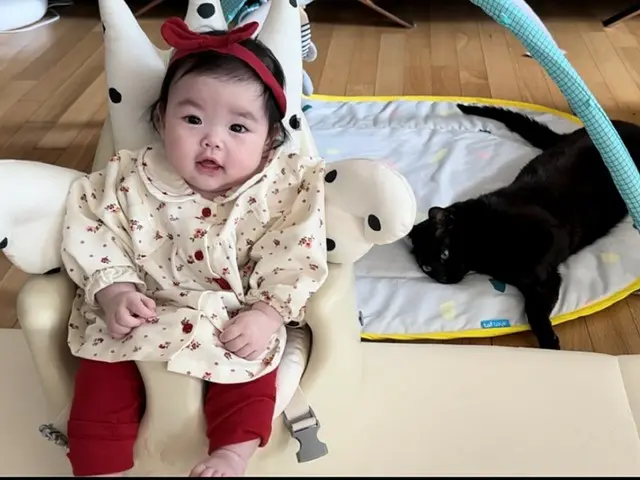 Park Soo Hong reveals adorable daughter laughing