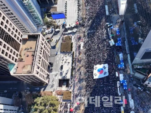 Amid falling snow and cold weather, a rally for and against President Yoon's resignation will be held this weekend - South Korean media