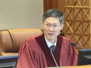 Ruling party lawmaker harshly criticizes constitutional judges: "They have moral responsibility for standing by and watching obscene material" = South Korea