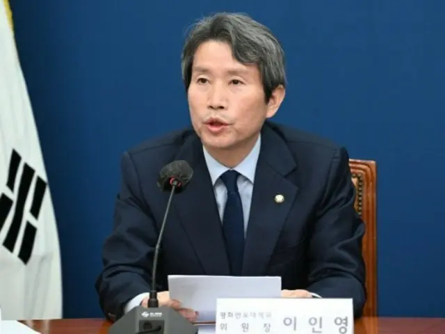 In response to a question about whether Democratic Party leader Lee Jae-myung will not run for president if he is found guilty in the second trial, Rep. Lee In-young said, "It depends on the will of the people, not on the non-Lee Jae-myung faction." (South Korea)