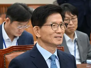 Democratic Party of Korea to Kim Moon-soo, Minister of Employment and Labor, "You insulted Kim Koo by saying he was a 'Chinese national'... Resign from your position as State Councilor" (South Korea)