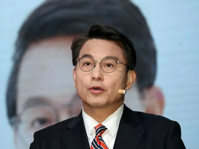 Yoon Sang-hyun, a member of the People's Power Party, said, "We must immediately arrest Oh Dong-un, the head of the Crime Investigation Agency for High-ranking Public Officials, who illegally arrested President Yoon Seok-yeol." (South Korea)