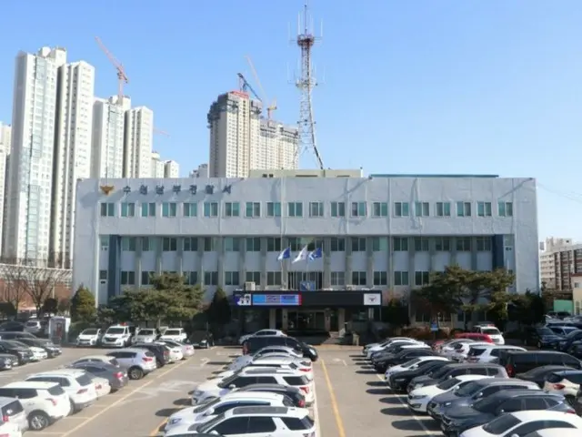 Teenage girl seriously injured after falling from pedestrian bridge onto 12-lane road (South Korea)