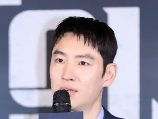 "The Art of Negotiation" director Ahn Pan-seok: "Lee Je Hoon, now with silver hair, always comes in 4 hours early to get ready"