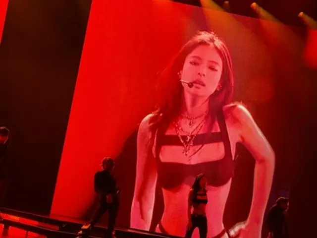 JENNIE (BLACKPINK), extraordinary incision costume... Hot topic of mixed reviews at US concert