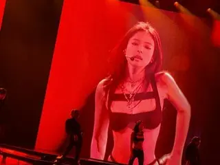 JENNIE, extraordinary incision costume... Hot topic of mixed reviews at US concert