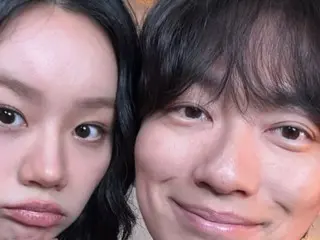 HYERI (Girl's Day) & Lee DongHwi celebrate 10 years of friendship on "Reply"... A cute selfie with cheeks pressed together