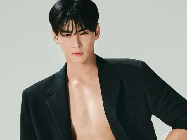 ASTRO's Cha EUN WOO reveals his extraordinary pictorial with bare skin and jacket