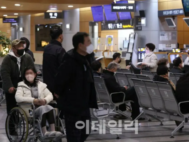 Security guard: "There is no such person in the hospital"... Woman pulls out weapon in response to these words (South Korea)